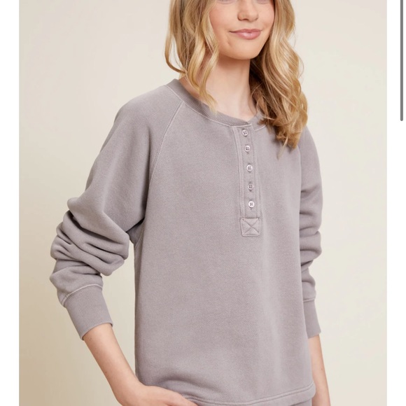 Barefoot Dreams Malibu Collection® Youth Brushed Terry Henley Pullover. - Picture 2 of 13